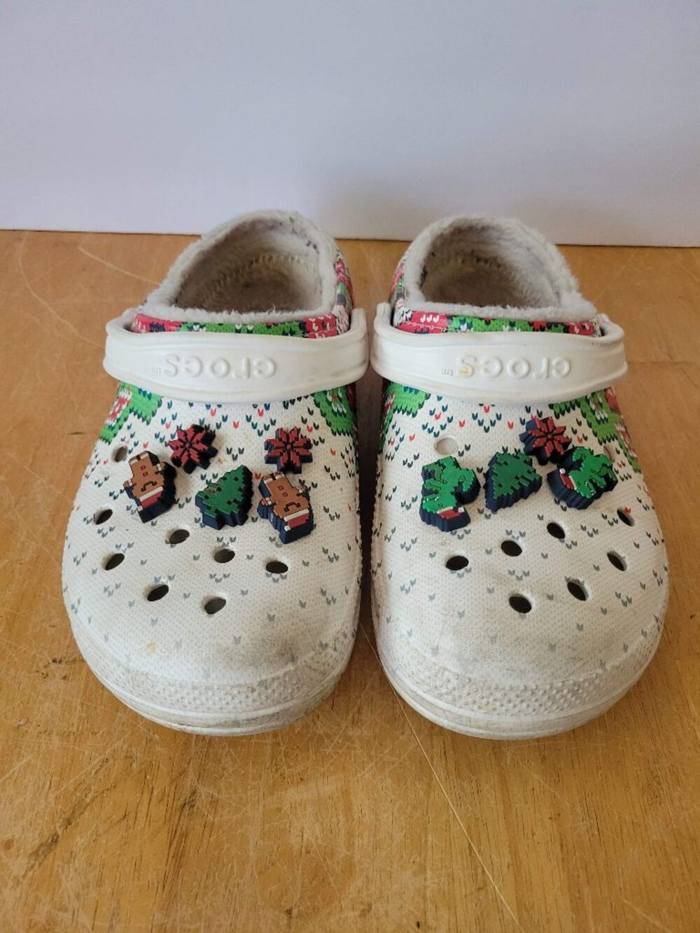 Crocs Classic Lined Holiday Charm Clog Christmas Ugly Sweater White Size M 7 W 9